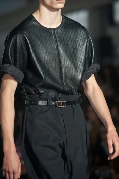 Look 32